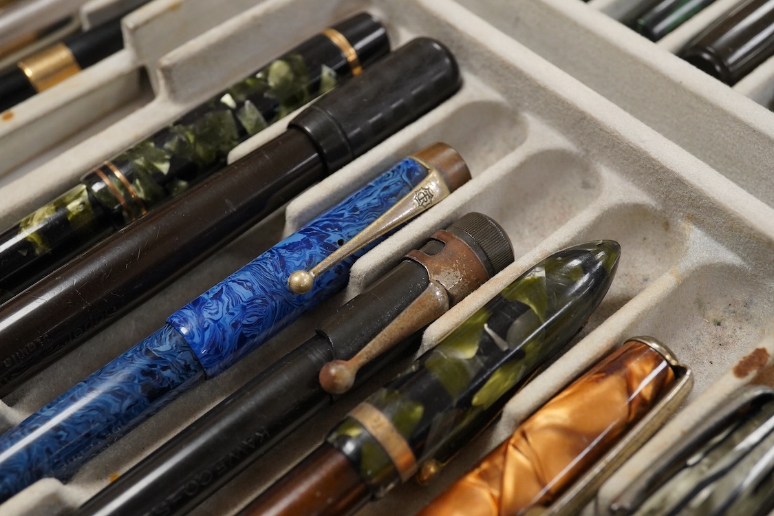 A collection of various fountain pens, various manufacturers (some incomplete, approx. 40)